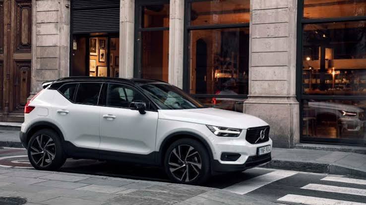 Volvo XC40 (shown in standard two-tone white body with black contrast roof).