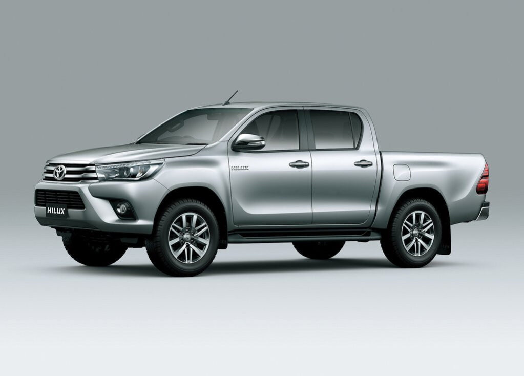 Toyota  Model: Hilux (8th Generation, Eighth-Gen Pre-Facelift / AN120/AN130 series)